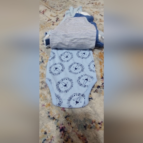 Onesie Set 5pk 6-9 month - Picture 3 of 5